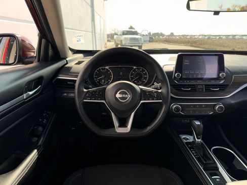 Used 2023 Nissan Altima 2.5 SV image 13