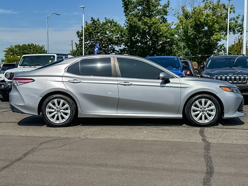 Used 2019 Toyota Camry LE FWD image 3