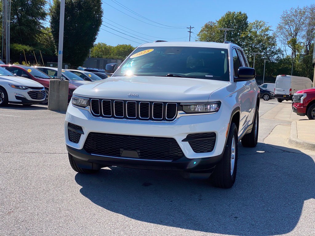 Used 2025 Jeep Grand Cherokee Laredo w/ MOPAR Finishing Package RWD image 3