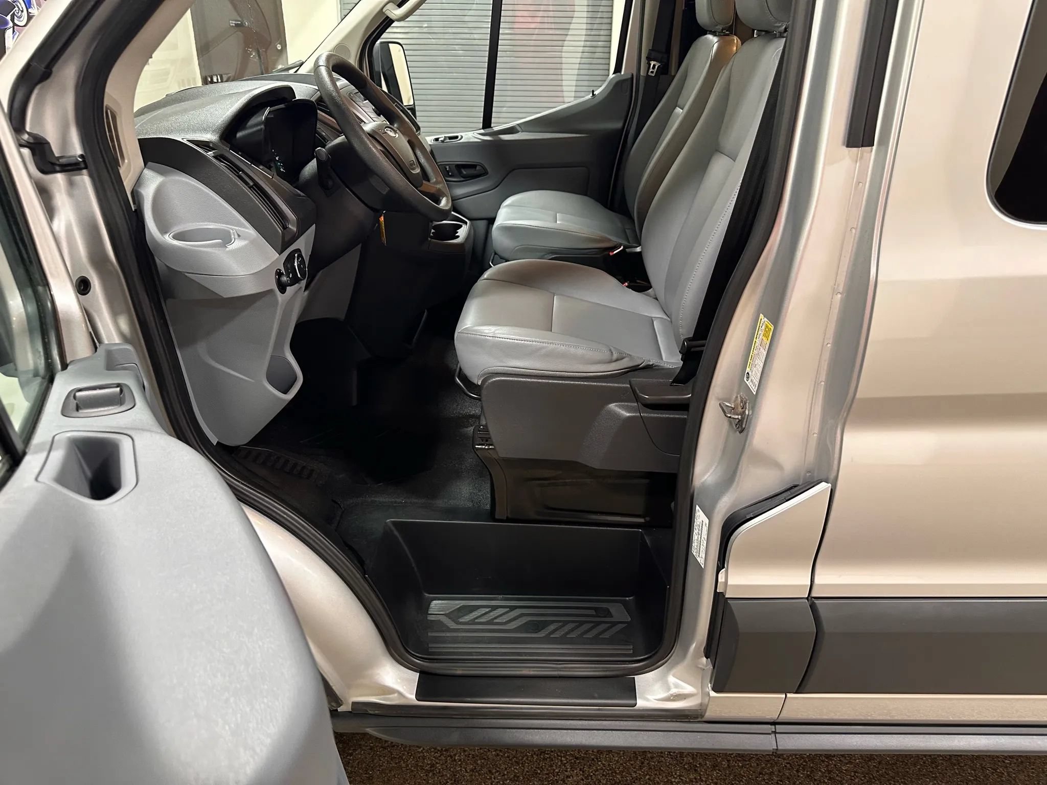 Used 2015 Ford Transit 350 148 Medium Roof RWD image 19