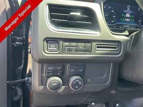 Used 2024 Chevrolet Suburban Premier AWD/4WD image 17