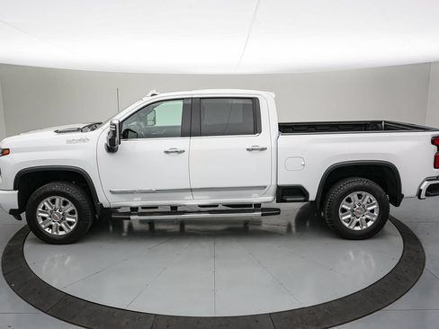 Used 2024 Chevrolet Silverado 2500 High Country w/ Technology Package AWD/4WD image 8