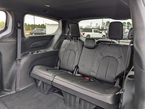 Certified 2026 Chrysler Pacifica Select w/ S Appearance Package image 40