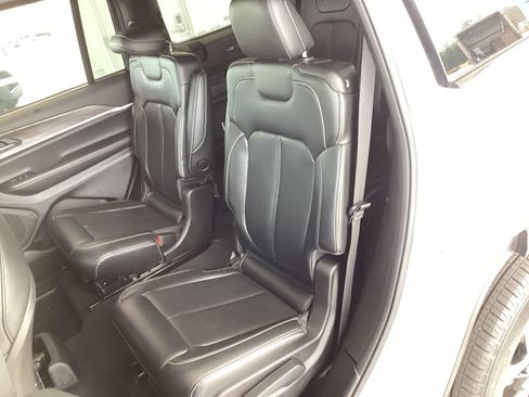 Used 2024 Jeep Grand Cherokee L Limited w/ Luxury Tech Group II image 14