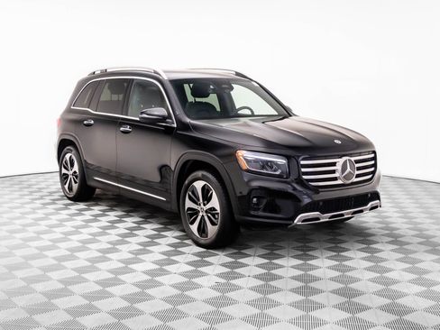 Used 2024 Mercedes-Benz GLB 250 4MATIC w/ Exclusive Package image 9