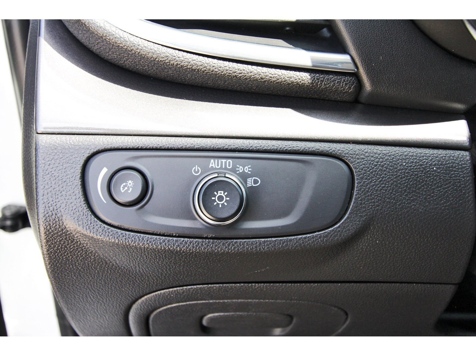 Used 2020 Buick Encore Preferred FWD image 23