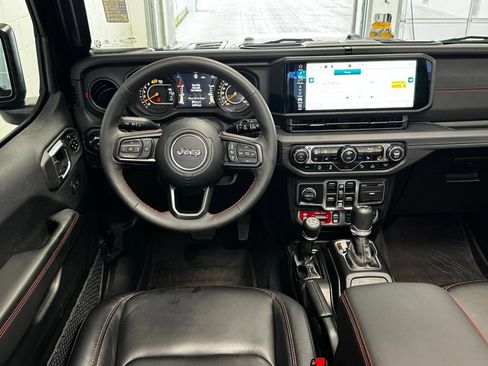 Used 2024 Jeep Wrangler Unlimited Rubicon AWD/4WD image 11