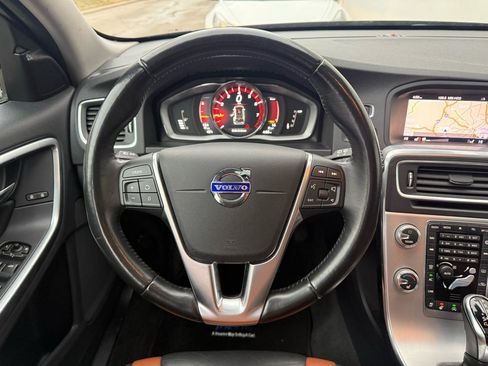Used 2018 Volvo V60 T5 Cross Country w/ Convenience Package image 16