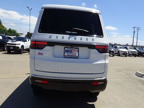Certified 2024 Jeep Wagoneer 4WD image 39