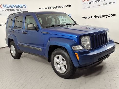 Used 2009 Jeep Liberty Sport w/ Popular Equipment Group AWD/4WD image 3