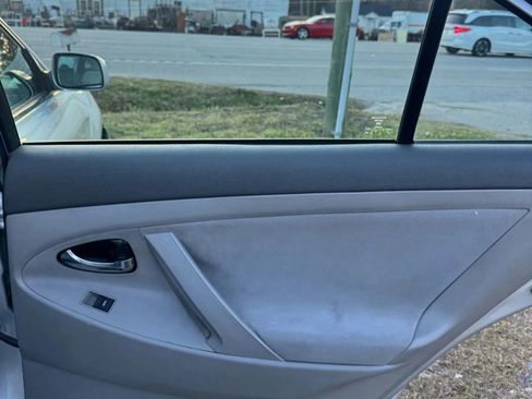 Used 2010 Toyota Camry LE image 14