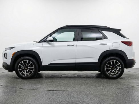 Used 2025 Chevrolet TrailBlazer LT image 5