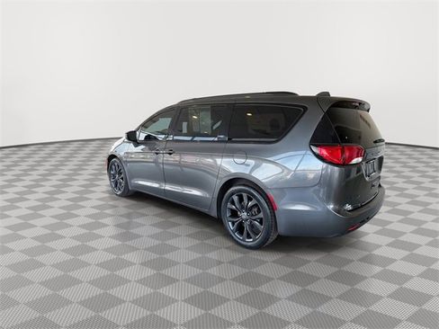 Used 2020 Chrysler Pacifica Limited w/ S Appearance Package image 7