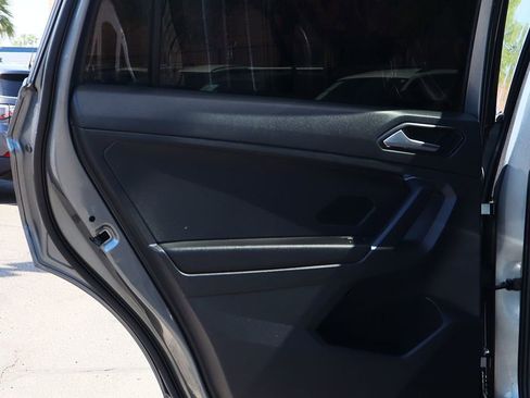 Used 2018 Volkswagen Tiguan SE w/ Panoramic Sunroof Package image 30