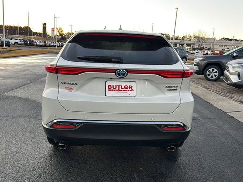 Used 2021 Toyota Venza Limited image 4