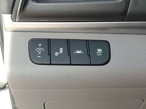 Used 2020 Hyundai Elantra Limited image 24