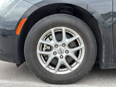 Used 2023 Chrysler Voyager LX image 9