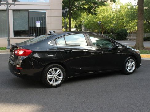 Used 2017 Chevrolet Cruze LT FWD image 7
