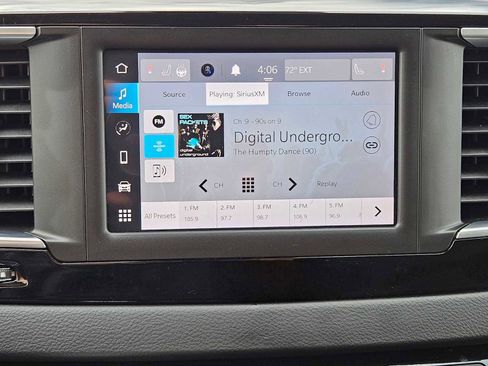 Used 2023 Chrysler Voyager LX image 29