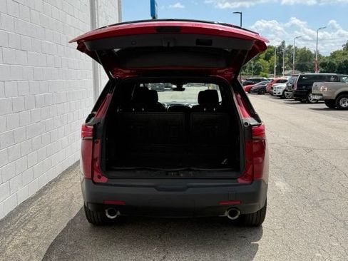 Used 2023 Chevrolet Traverse LT FWD image 8