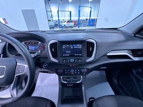 Used 2024 GMC Terrain SLE w/ Driver Convenience Package FWD image 23