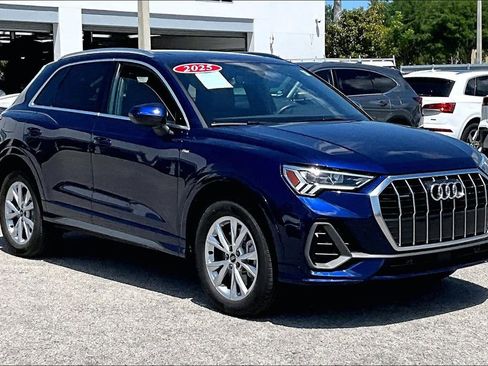 Certified 2025 Audi Q3 2.0T Premium Plus w/ Premium Plus Package AWD/4WD image 2