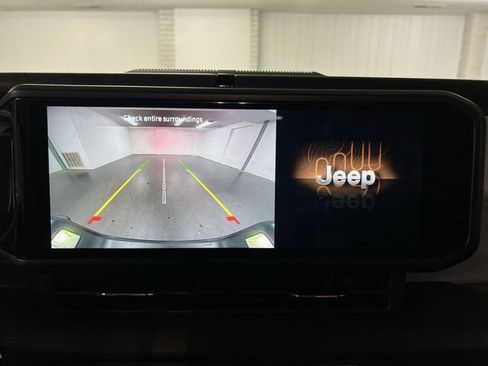 Used 2025 Jeep Gladiator Sport AWD/4WD image 14