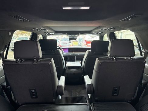 Used 2026 Cadillac Escalade Platinum Sport w/ LPO, ONYX Package image 33