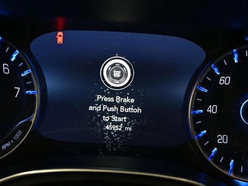 Used 2025 Chrysler Pacifica Limited FWD image 4