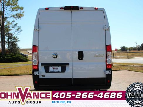 Used 2023 RAM ProMaster 2500 w/ Driver Convenience Group image 7