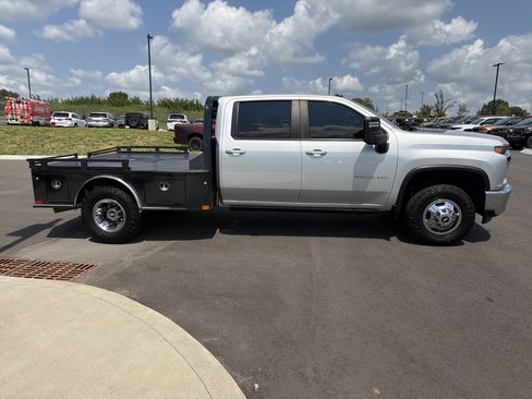 Used 2022 Chevrolet Silverado 3500 LT w/ Convenience Package AWD/4WD image 8