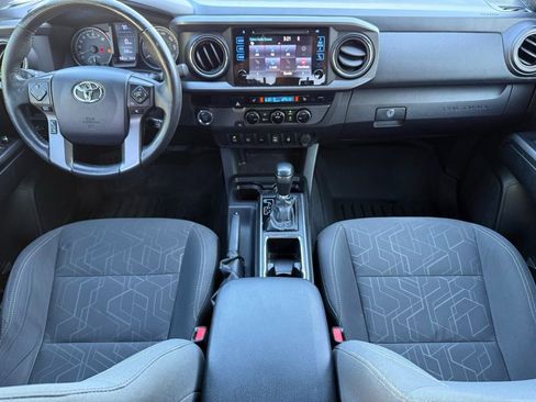 Used 2017 Toyota Tacoma TRD Off-Road w/ Premium & Technology Package image 11