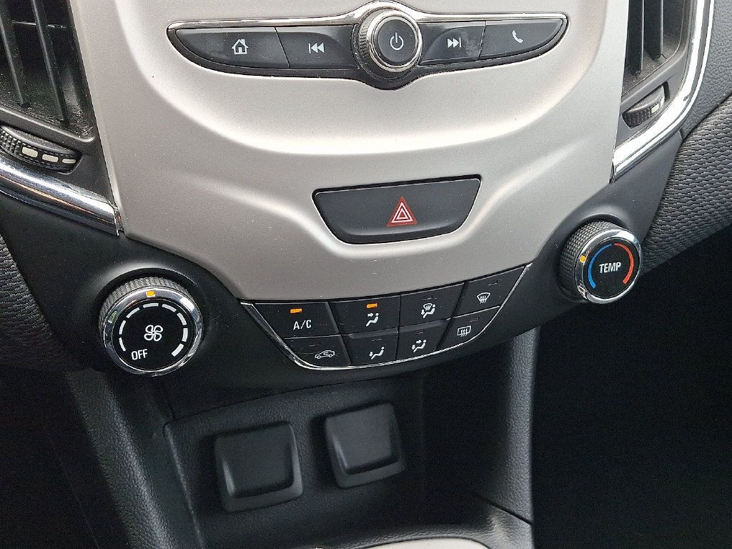 Used 2017 Chevrolet Cruze LS FWD image 16