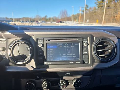 Used 2018 Toyota Tacoma SR5 AWD/4WD image 50