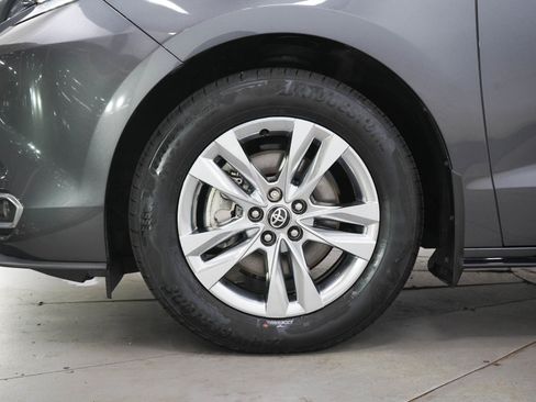 Used 2025 Toyota Sienna Limited AWD/4WD image 32