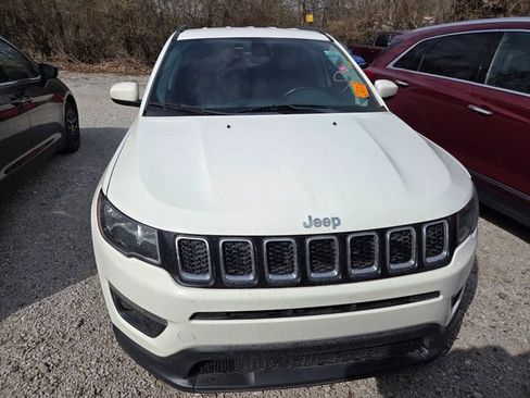 Used 2018 Jeep Compass Latitude image 2