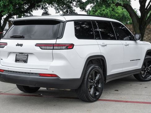 Used 2023 Jeep Grand Cherokee L Laredo RWD image 15