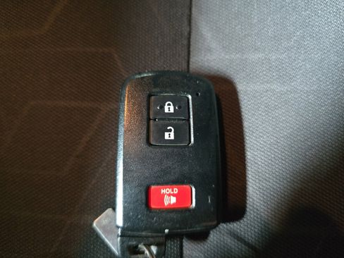 Used 2018 Toyota Tacoma TRD Off-Road w/ Technology Package image 28