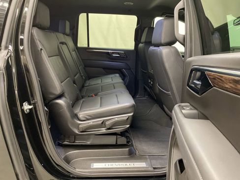 Used 2025 Chevrolet Suburban Z71 AWD/4WD image 17