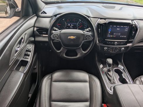Used 2023 Chevrolet Traverse LT w/ LT Premium Package AWD/4WD image 19