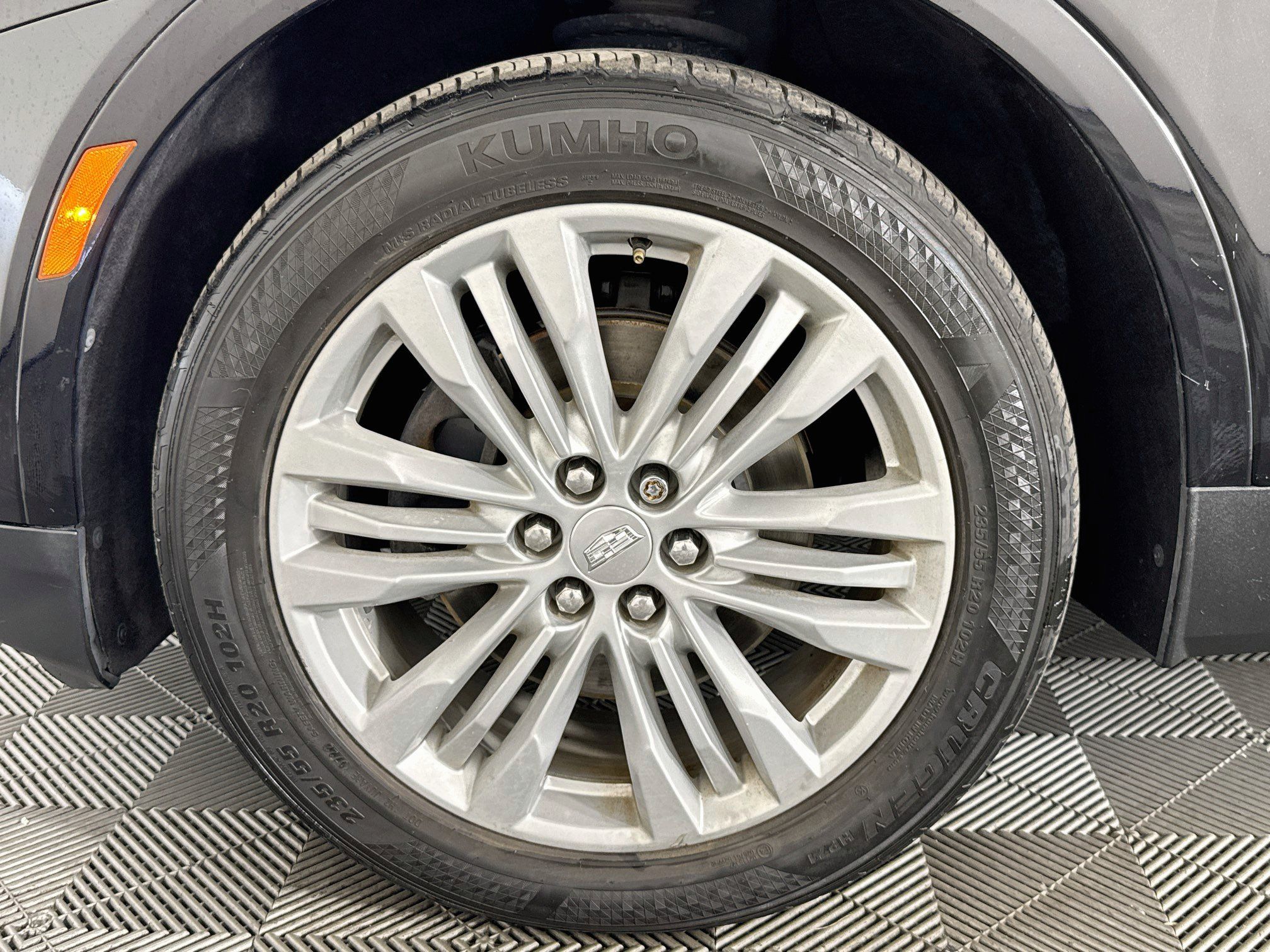 Used 2019 Cadillac XT5 Premium Luxury FWD image 36