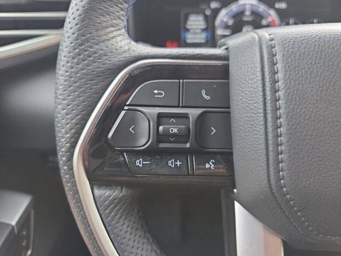 Used 2025 Toyota Sequoia Platinum AWD/4WD image 25