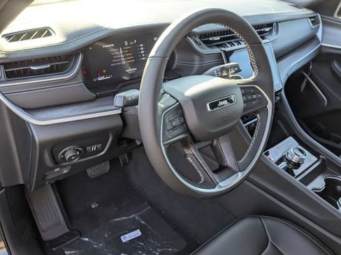 New 2025 Jeep Grand Cherokee Limited AWD/4WD image 11
