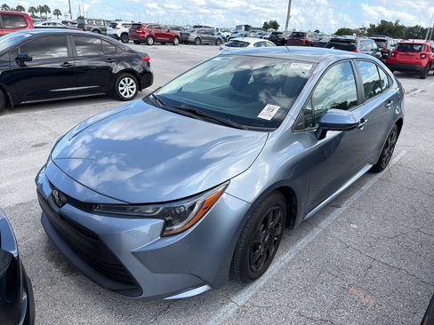 Used 2024 Toyota Corolla LE FWD image 2