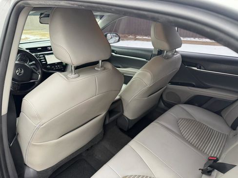 Used 2020 Toyota Camry SE image 9