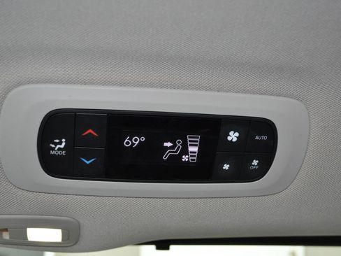 Used 2022 Chrysler Pacifica Limited image 19