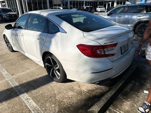 Used 2018 Honda Accord Sport image 3