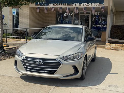 Used 2017 Hyundai Elantra SE FWD image 1