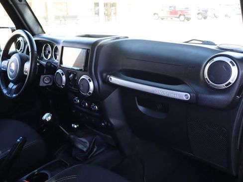 Used 2017 Jeep Wrangler Unlimited Sahara w/ Trailer Tow Group AWD/4WD image 17