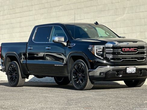 Certified 2022 GMC Sierra 1500 SLT image 1